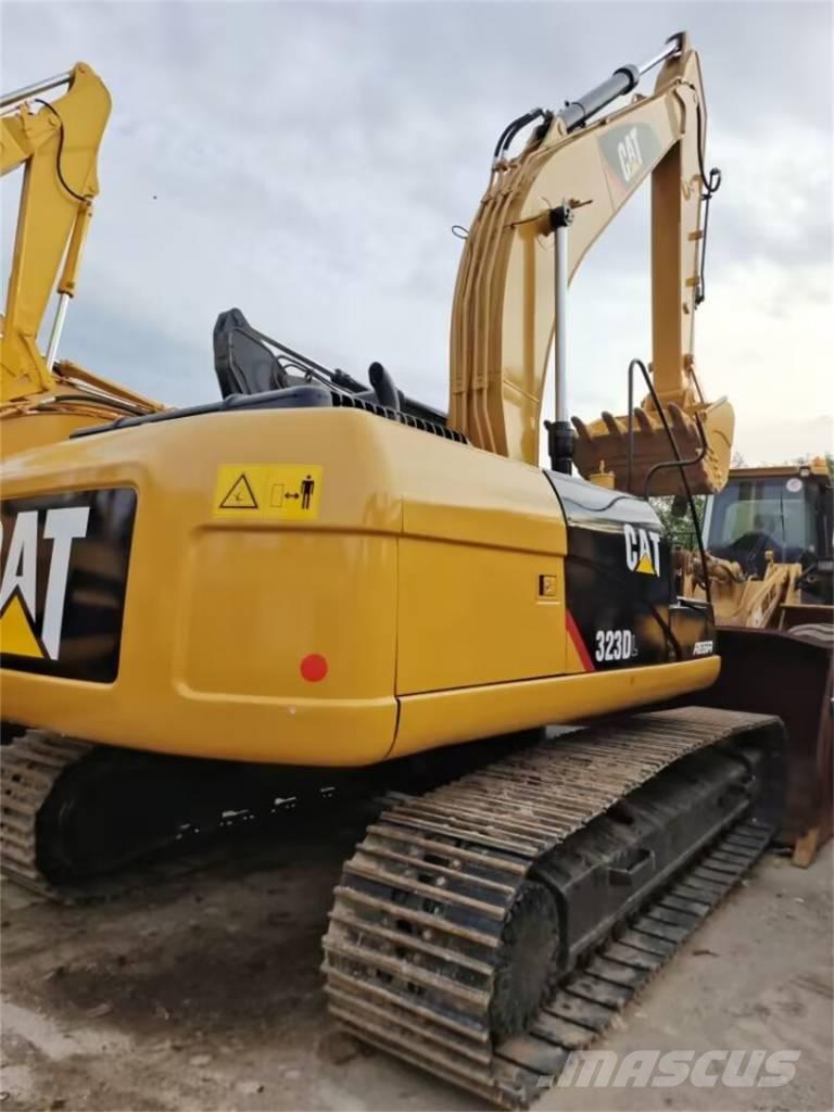CAT 323 D Koparki gąsienicowe