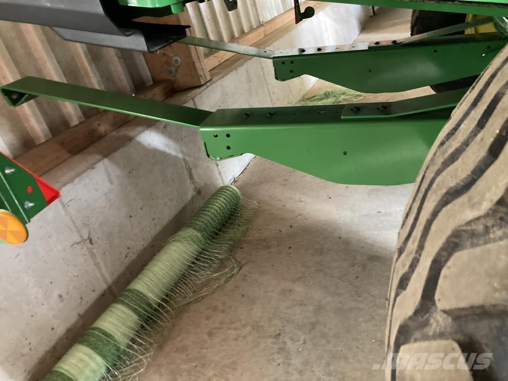 John Deere V461M Prasy zwijające