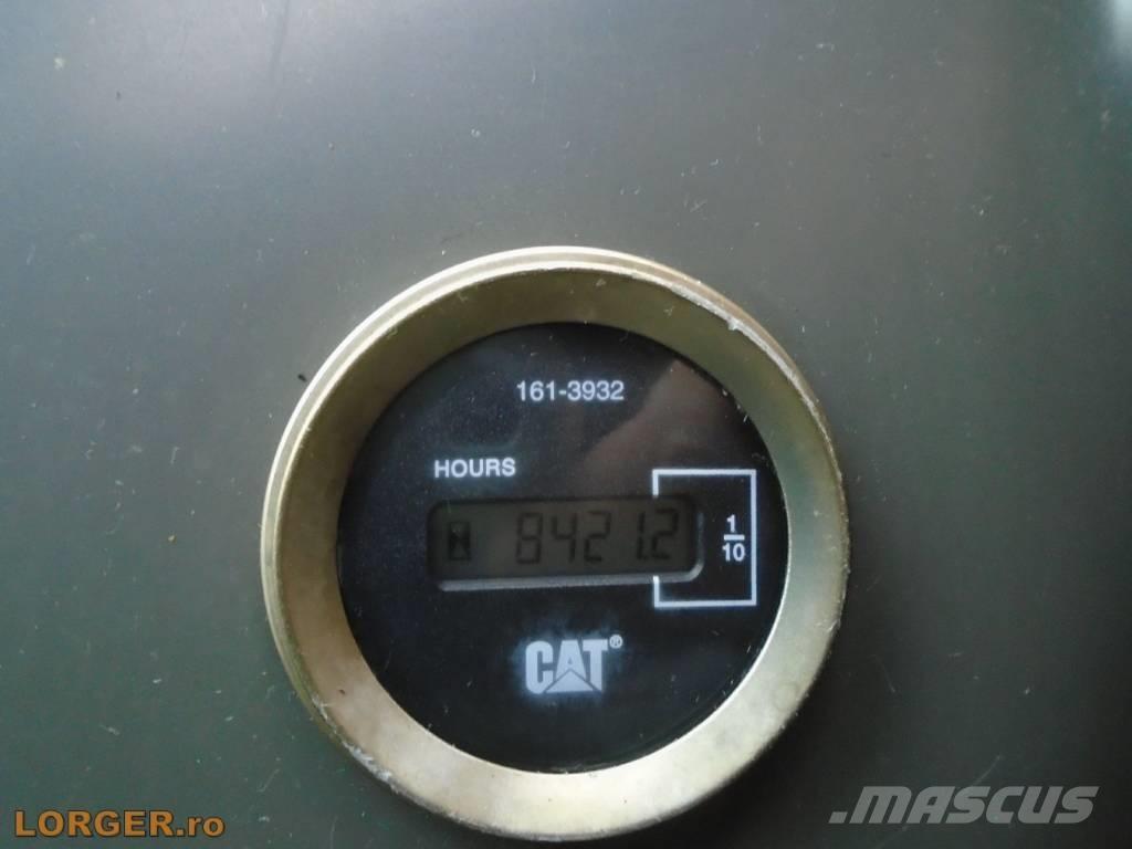 CAT 323 D Koparki gąsienicowe