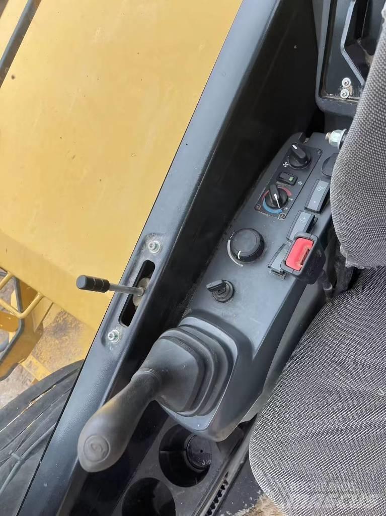John Deere E60 Minikoparki