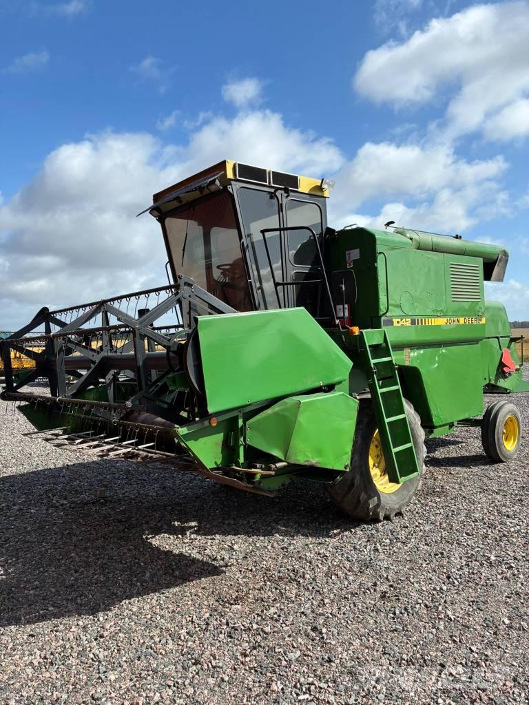 John Deere 1042 Kombajny zbożowe