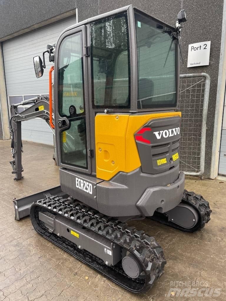 Volvo ECR25D Minikoparki