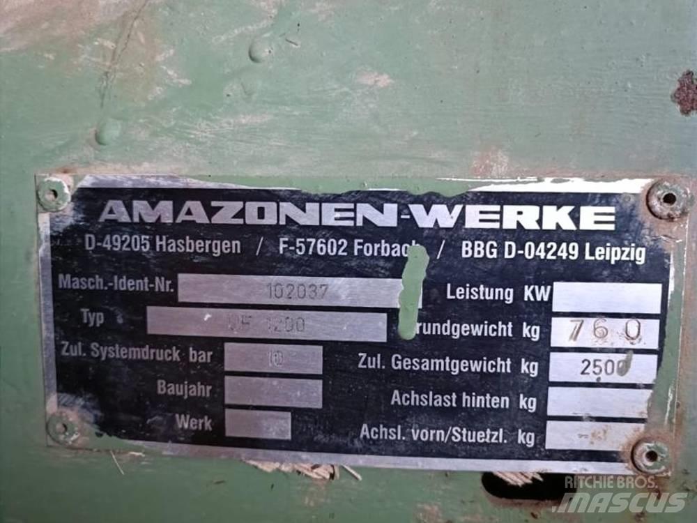 Amazone UF 1200 Zamontowane opryskiwacze