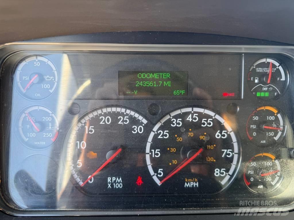 Freightliner M 106 Samochody ciężarowe ze skrzynią zamkniętą