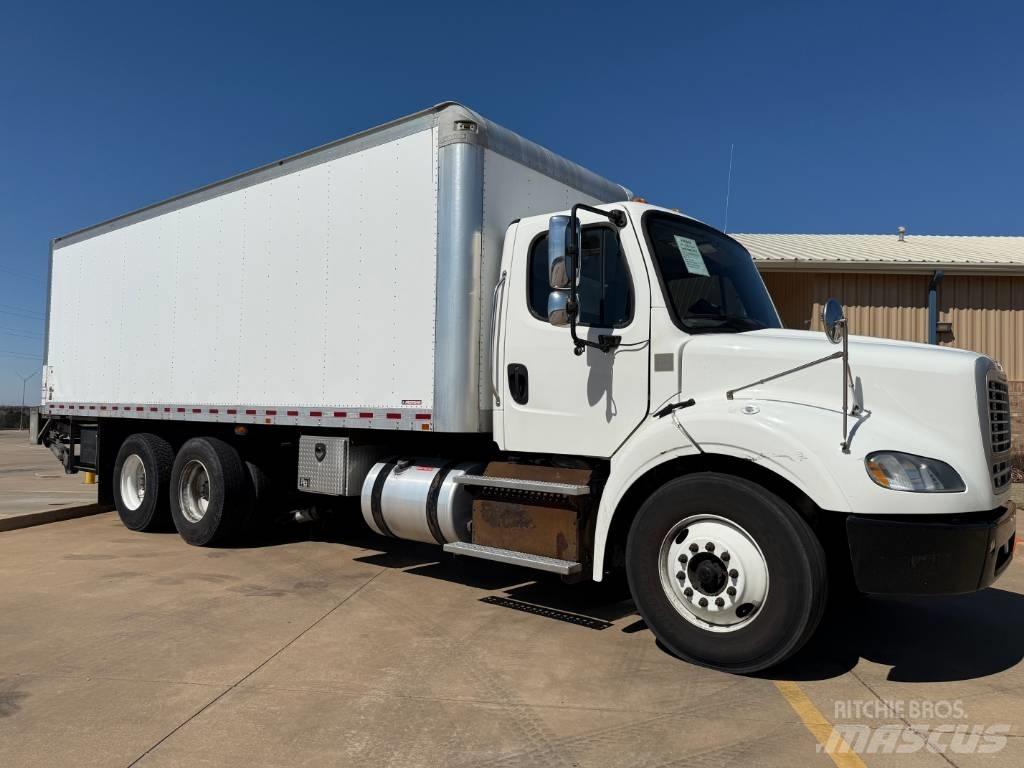 Freightliner M 106 Samochody ciężarowe ze skrzynią zamkniętą