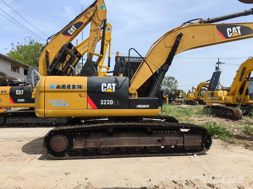 CAT 323 D Koparki gąsienicowe