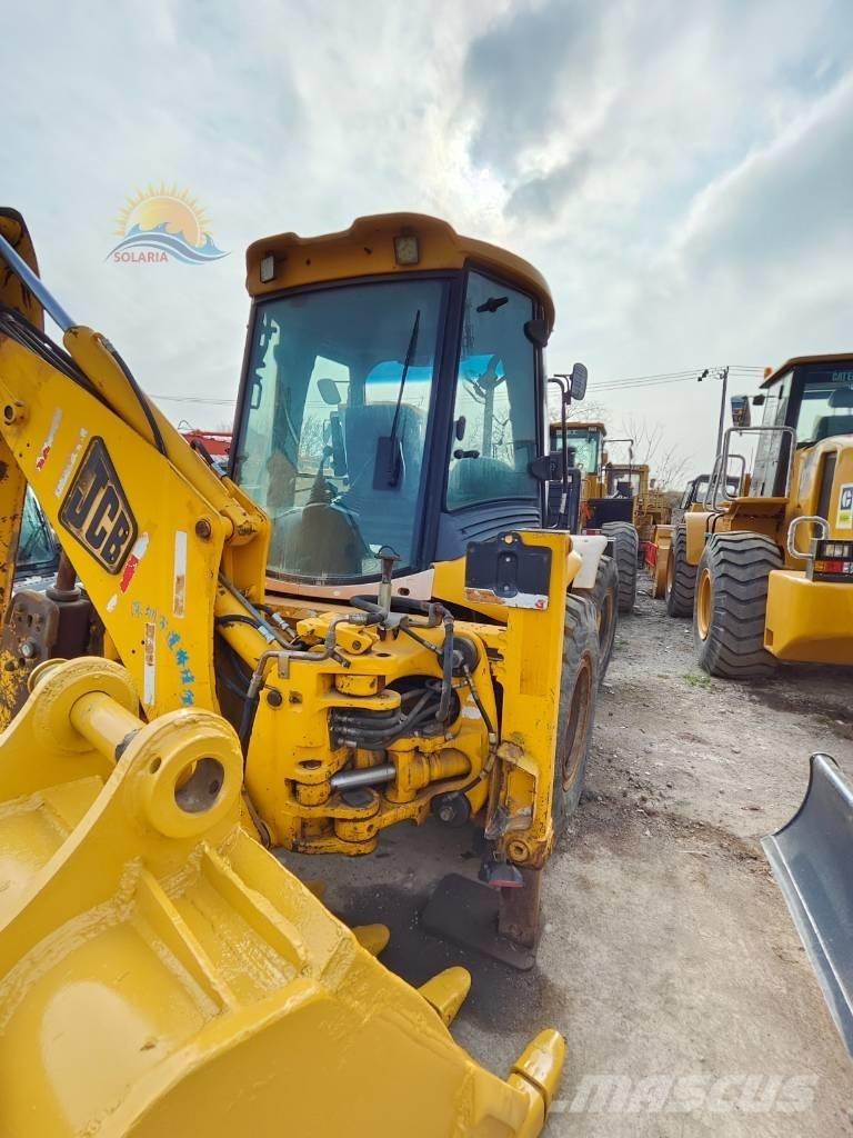 JCB 4CX Koparko-ładowarki