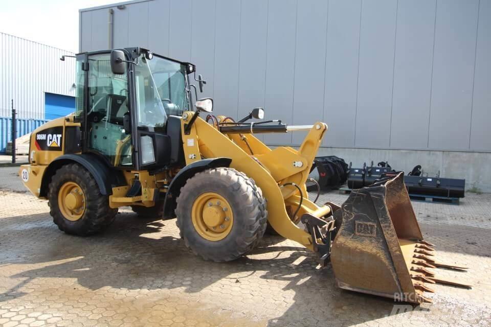 CAT 906M Ładowarki kołowe