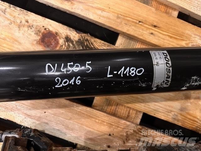 Doosan DL 450-5 Mosty, wały i osie