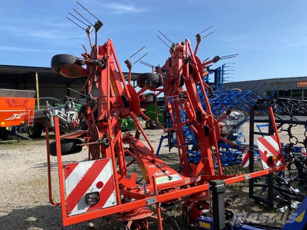 Kuhn GF8702 Zgrabiarki i przetrząsacze
