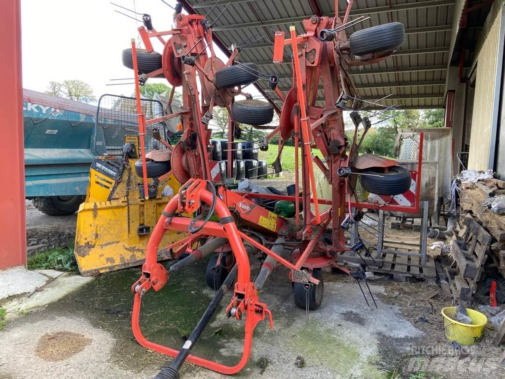 Kuhn GF8702 Zgrabiarki i przetrząsacze