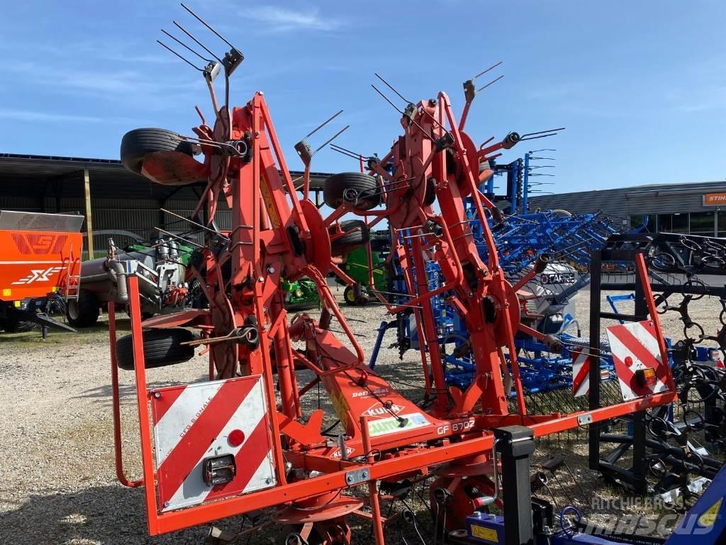 Kuhn GF8702 Zgrabiarki i przetrząsacze