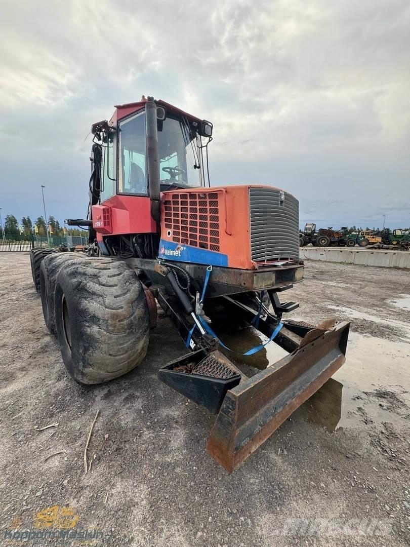 Valmet 890.2 Forwardery