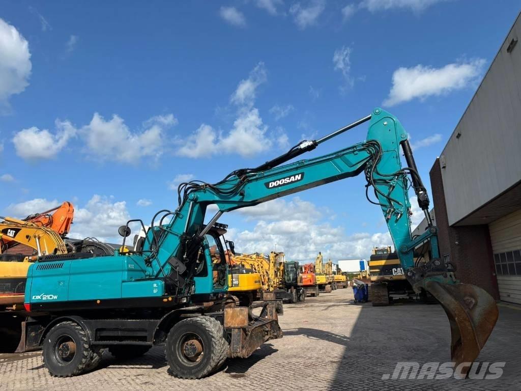 Doosan DX 210 W Koparki kołowe