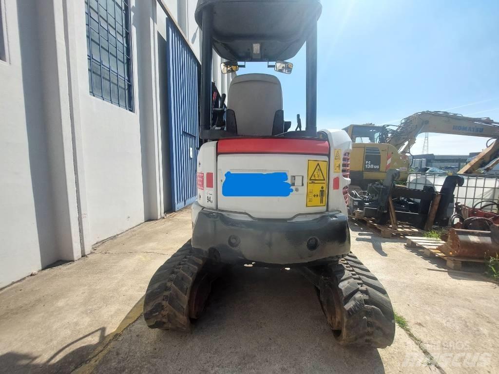 Komatsu PC27R-2 Minikoparki