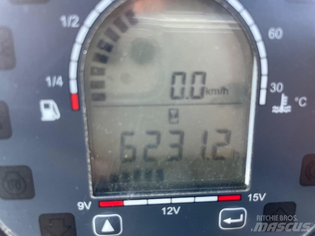 Nilfisk CR 3500 Zamiatarki - Zgarniarki - Odśnieżarki