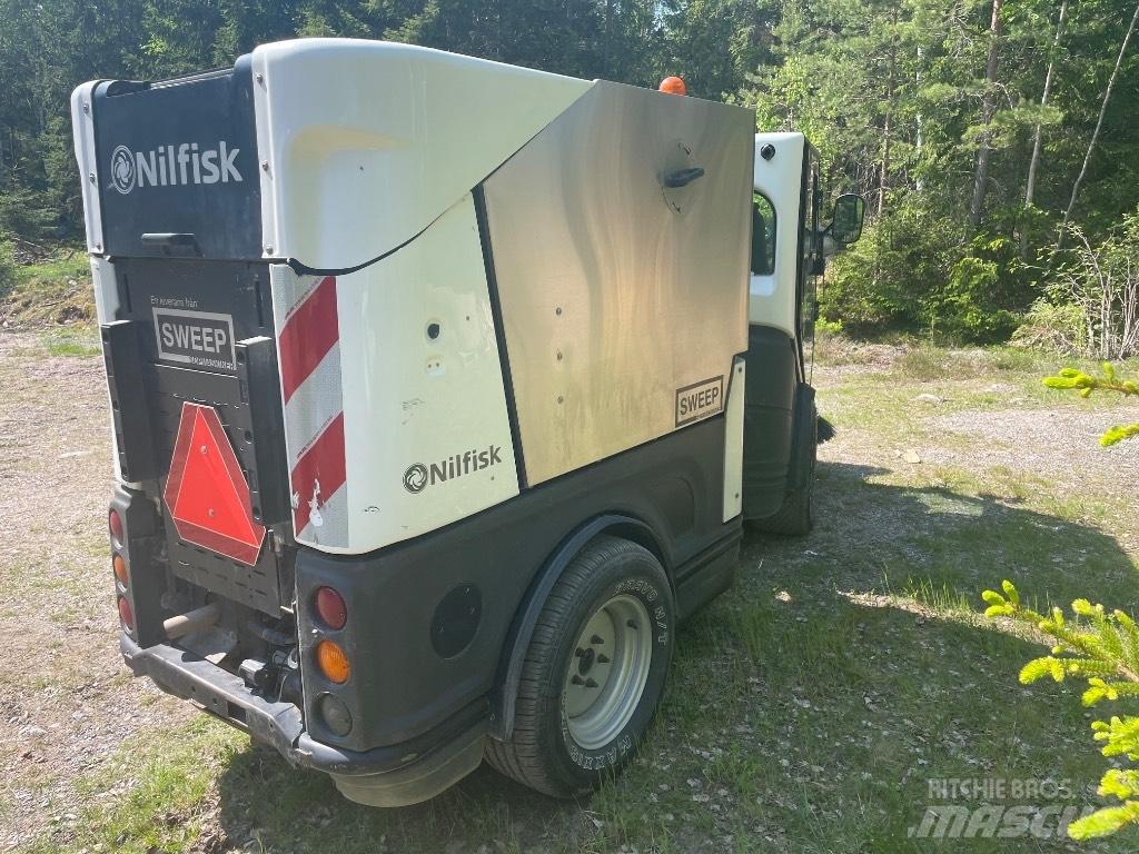 Nilfisk CR 3500 Zamiatarki - Zgarniarki - Odśnieżarki
