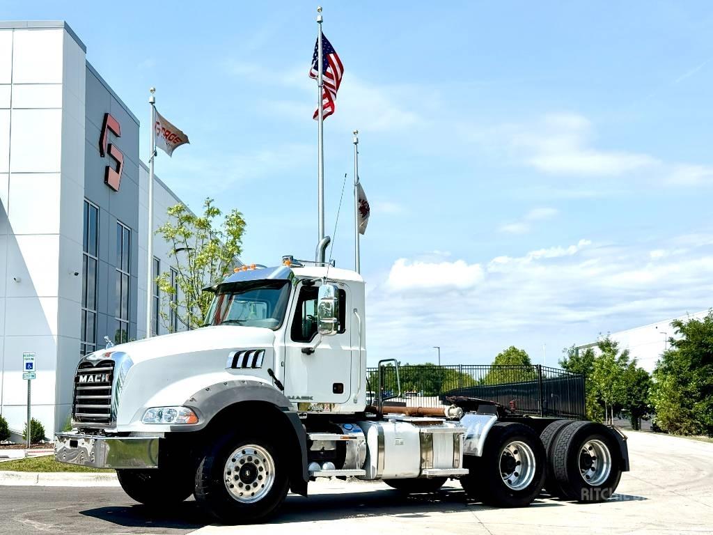 Mack GU 813 Ciągniki siodłowe