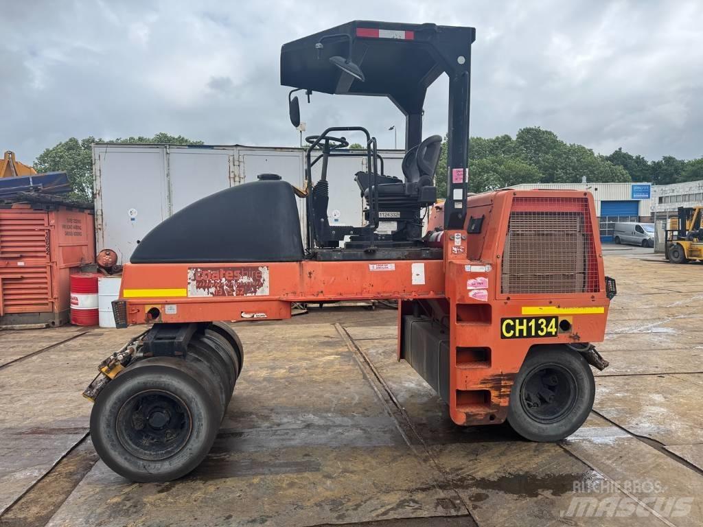 Dynapac CP 142 Walce ogumione