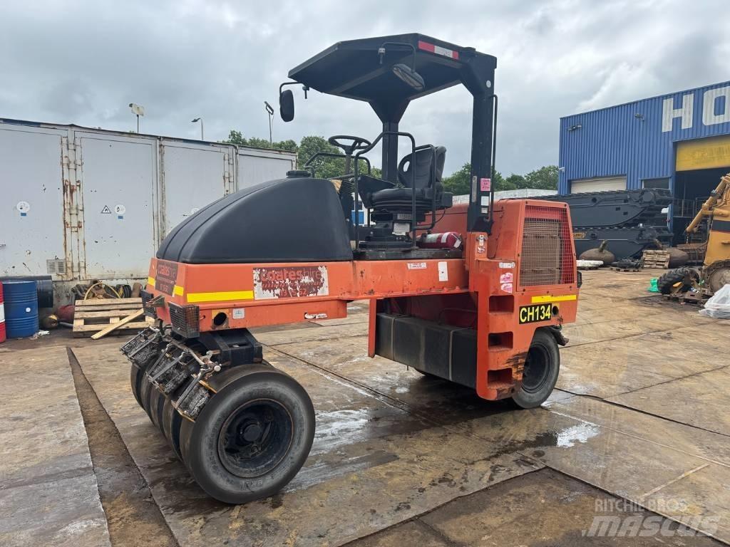 Dynapac CP 142 Walce ogumione