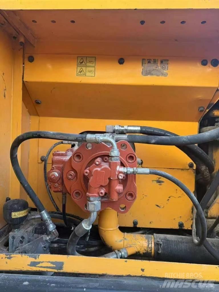 Hyundai Robex 215-7 Koparki gąsienicowe