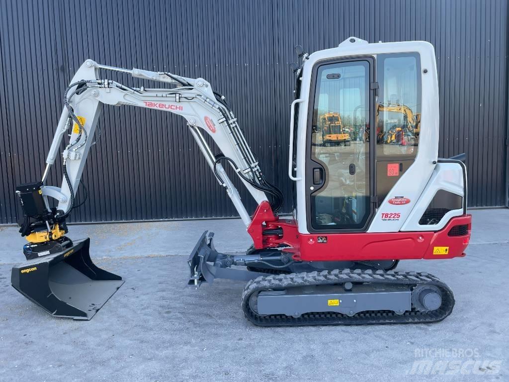 Takeuchi TB 225 Minikoparki