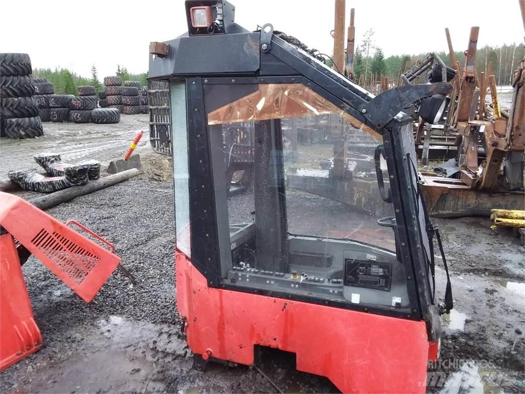Valmet 911.1 Kabiny i wnętrze