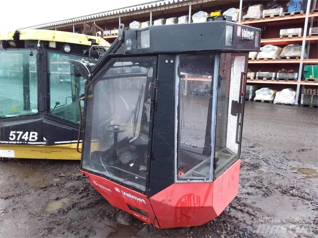 Valmet 911.1 Kabiny i wnętrze