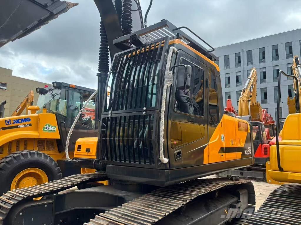 Hyundai HX 220 Koparki gąsienicowe