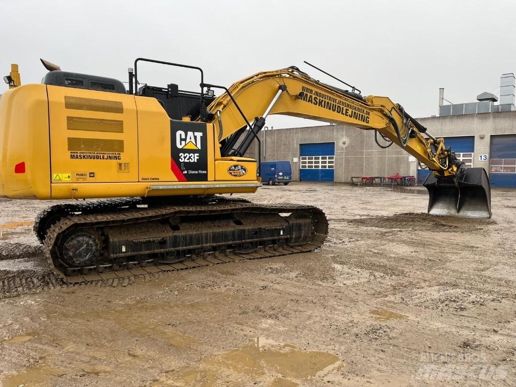 CAT 323 F L Koparki gąsienicowe