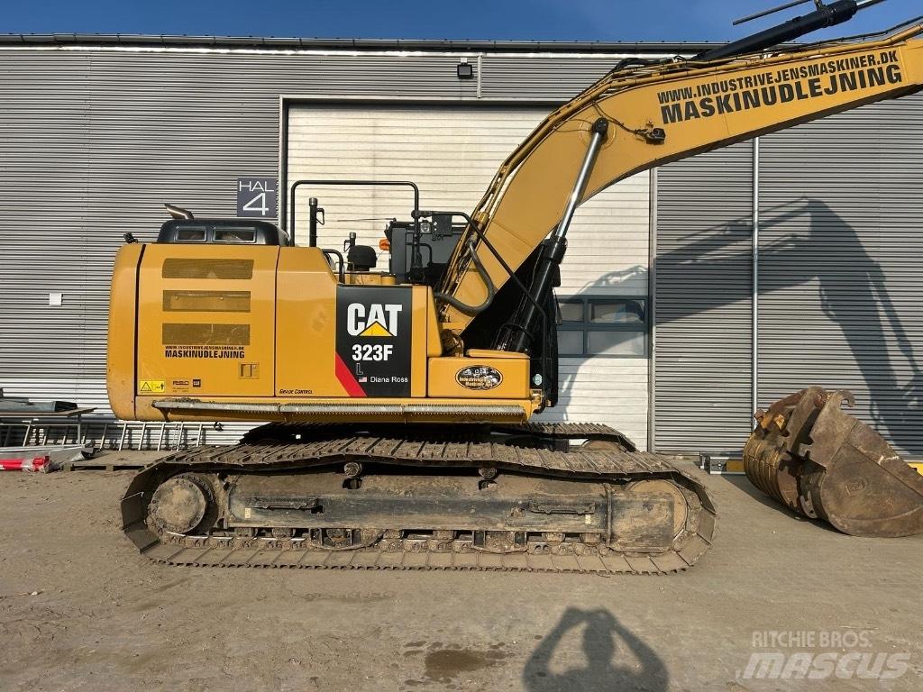 CAT 323 F L Koparki gąsienicowe