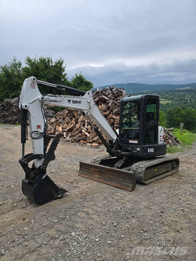 Bobcat E45 Minikoparki