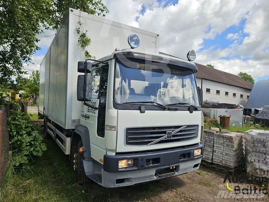 Volvo FL615 Samochody ciężarowe ze skrzynią zamkniętą