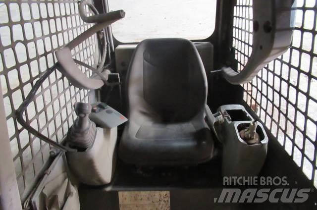 Komatsu SK714 Kabiny i wnętrze