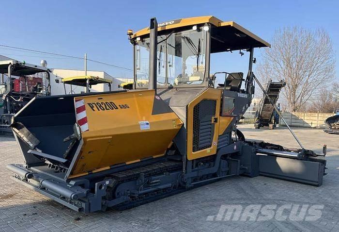 Volvo P 7820D Rozściełacze do asfaltu
