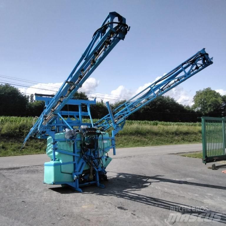 Berthoud FOR10RS21 Zamontowane opryskiwacze