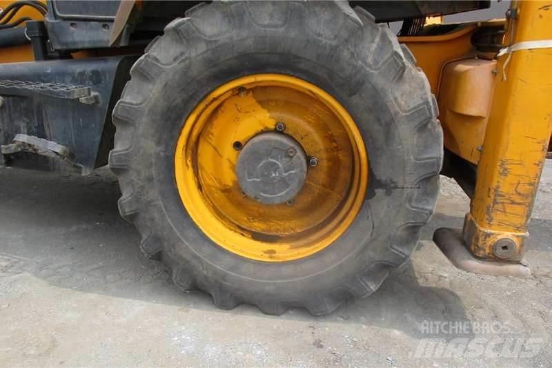 JCB 3DX4 Koparko-ładowarki