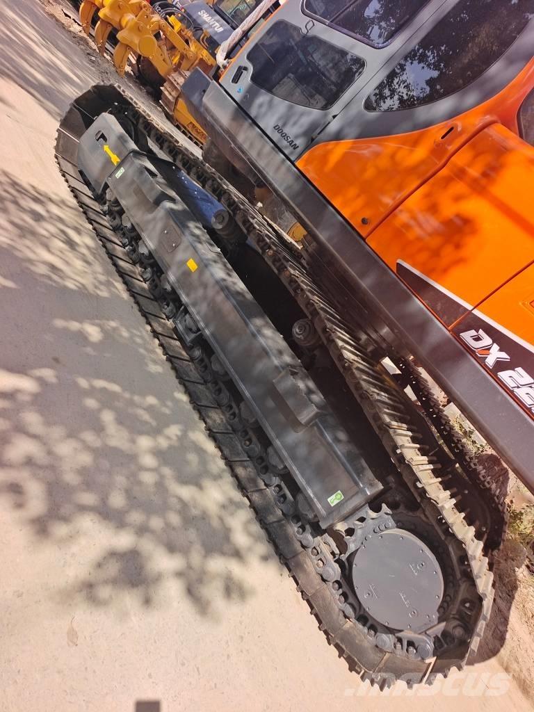 Doosan DX 225 LCA Koparki gąsienicowe