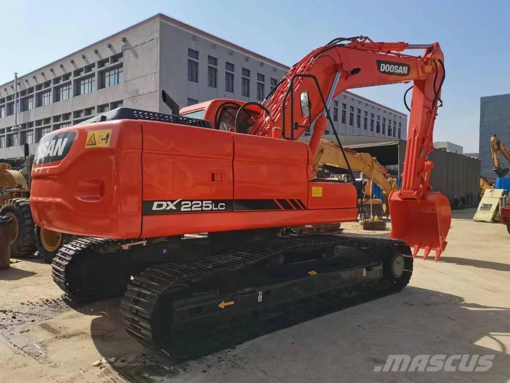 Doosan DX 225 Koparki gąsienicowe