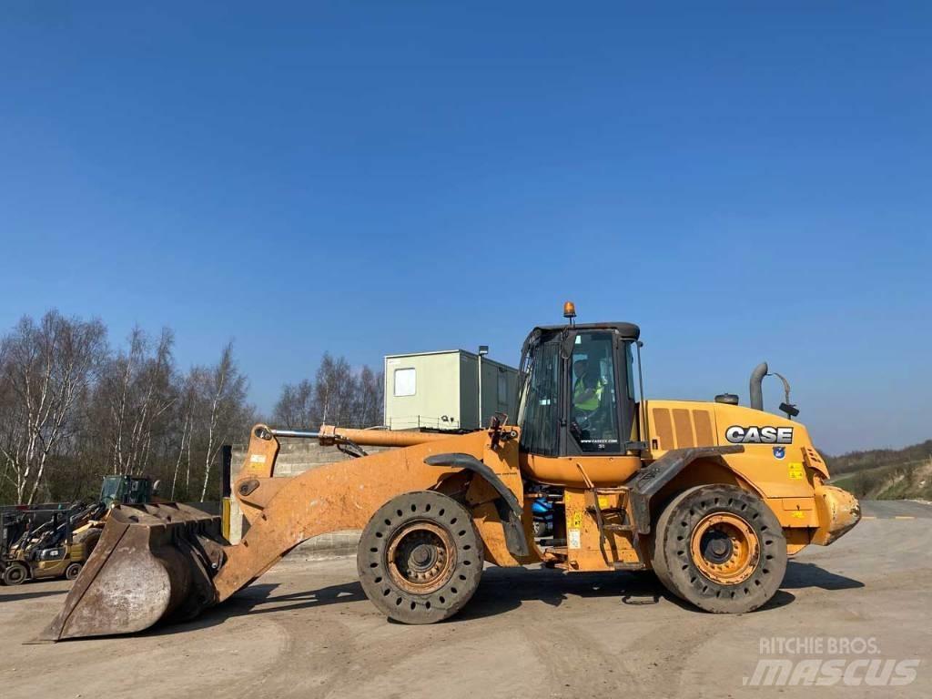 CASE 821 F Ładowarki kołowe
