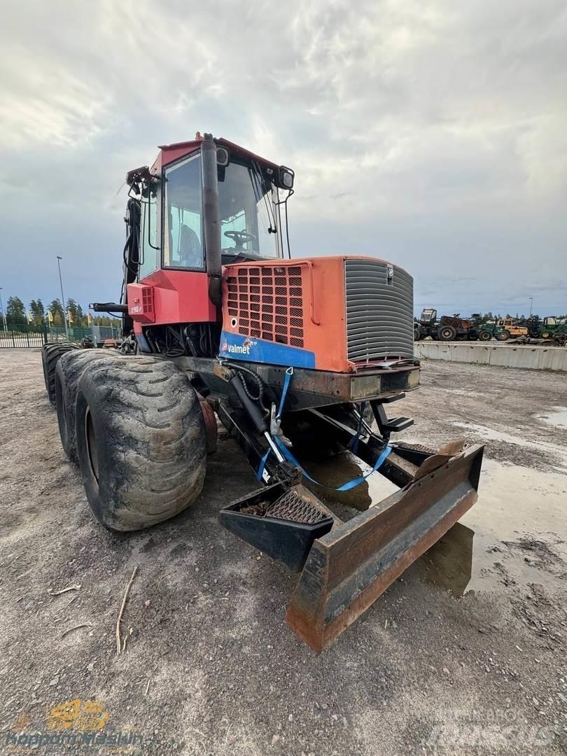 Valmet 890.2 Forwardery