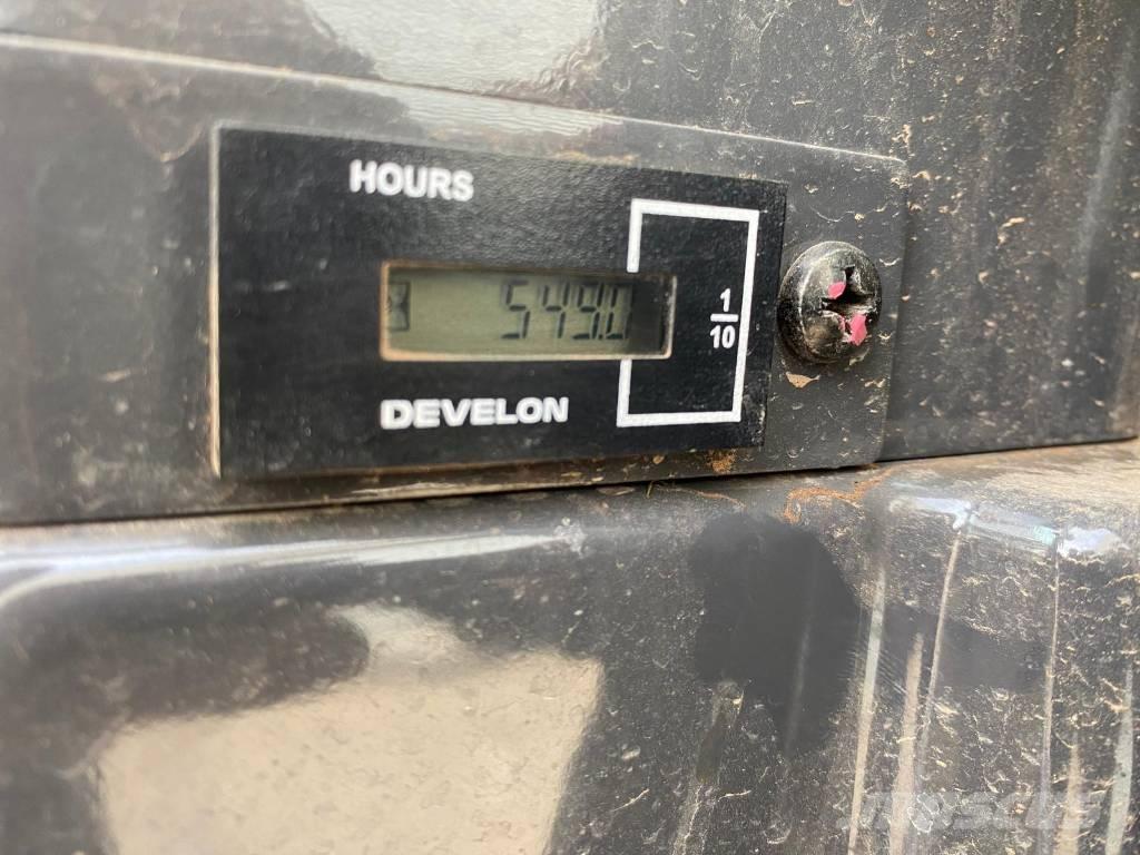 Develon DX 27 Z-7 Minikoparki