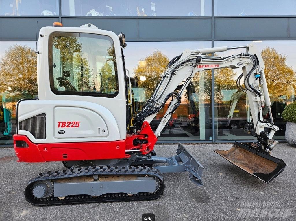 Takeuchi TB 225 Minikoparki