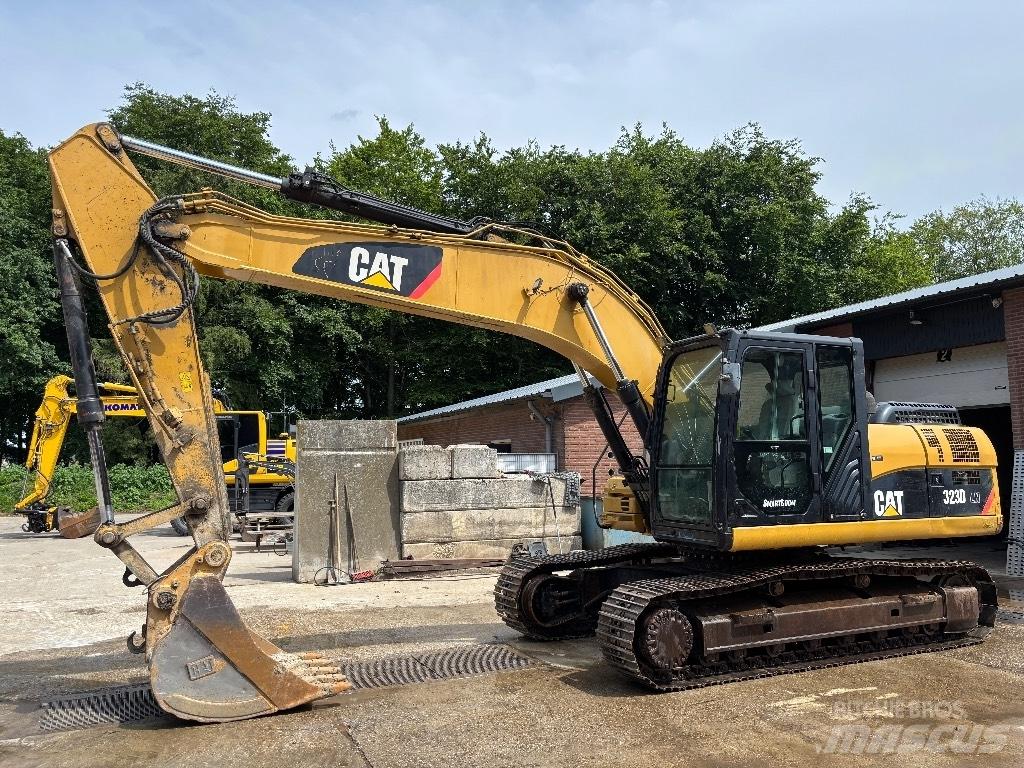 CAT 323 D LN Koparki gąsienicowe