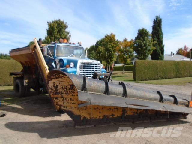 Ford LTL 9000 Lemiesze i pługi śnieżne