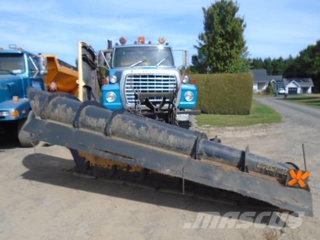 Ford LTL 9000 Lemiesze i pługi śnieżne