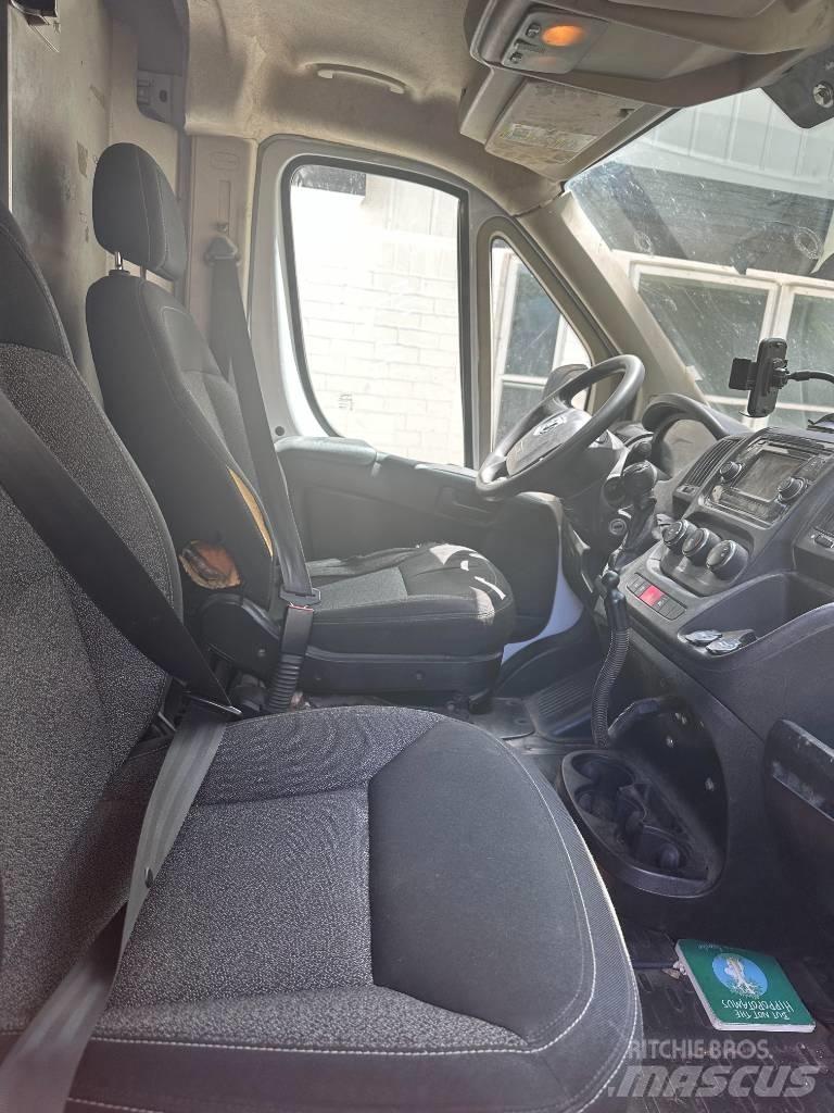 Dodge promaster Samochody ciężarowe ze skrzynią zamkniętą