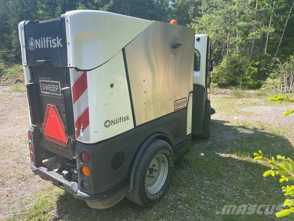 Nilfisk CR3500 Zamiatarki - Zgarniarki - Odśnieżarki