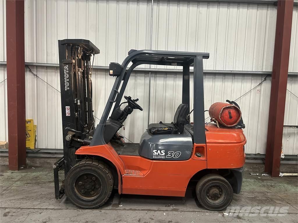Toyota 7FGF30 Wózki LPG