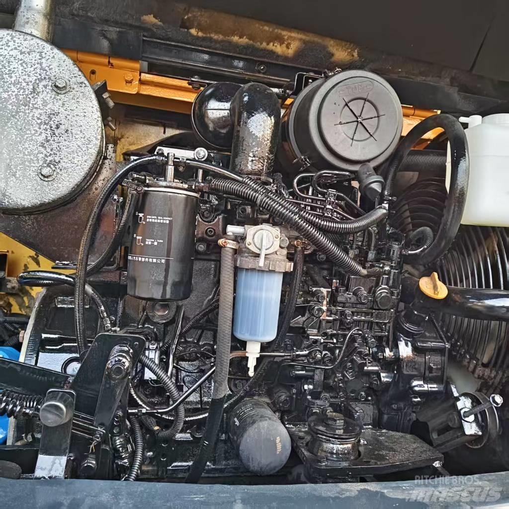 Hyundai Robex 60 VS Minikoparki